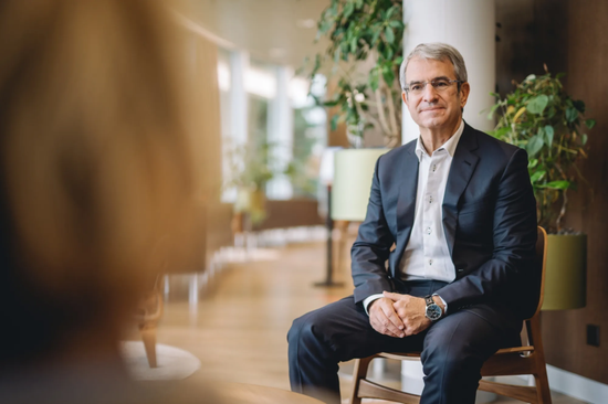 與女下屬有染 62歲雀巢CEO觸碰職場(chǎng)高壓線：上任一年就下臺(tái)